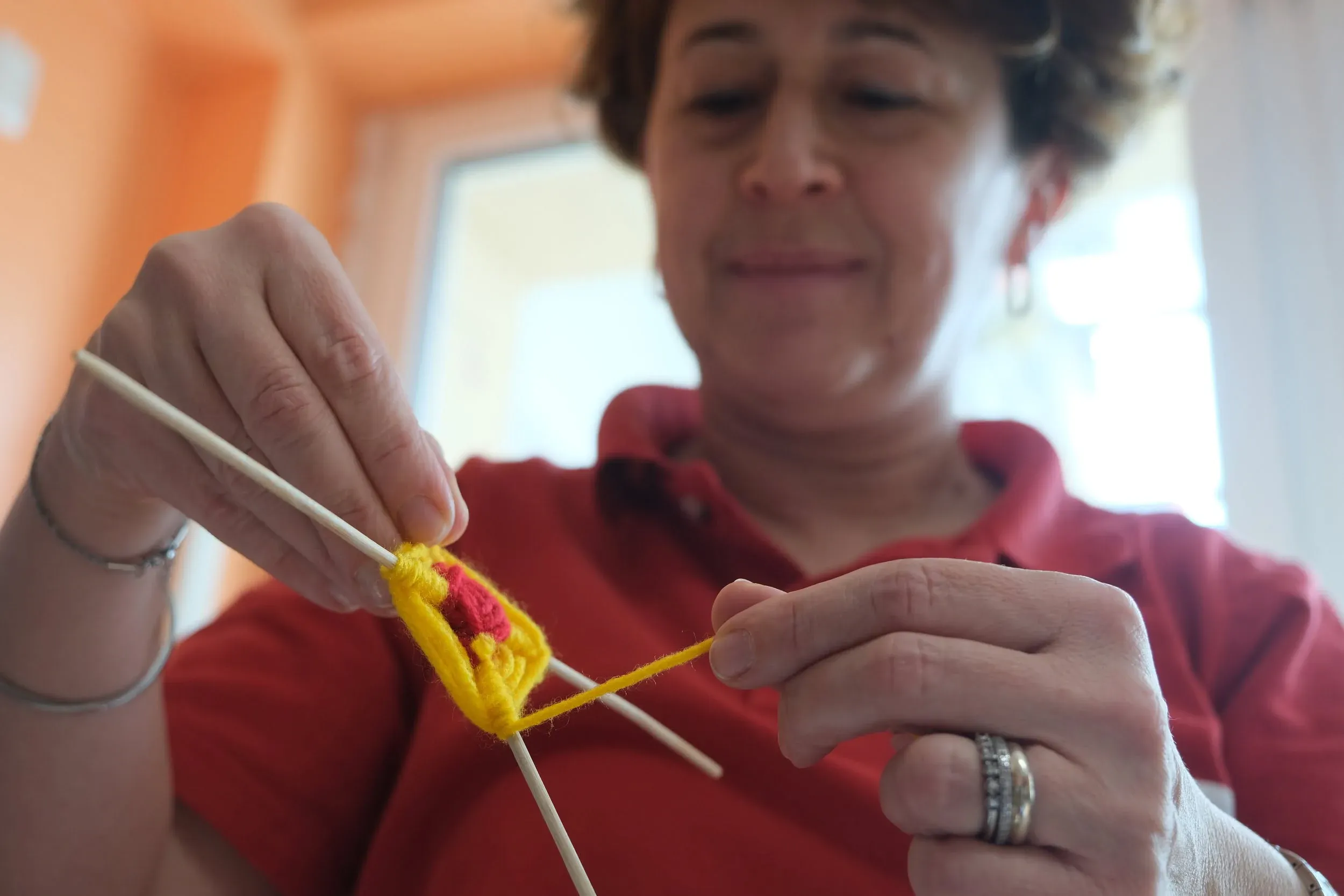cucito-attività-per-anziani-in-rsa